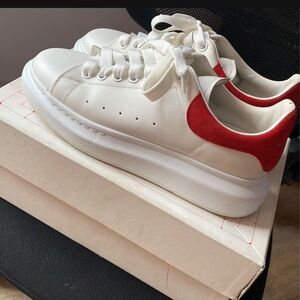 Stylish White and Red Sneakers Alexander McQueen size 8